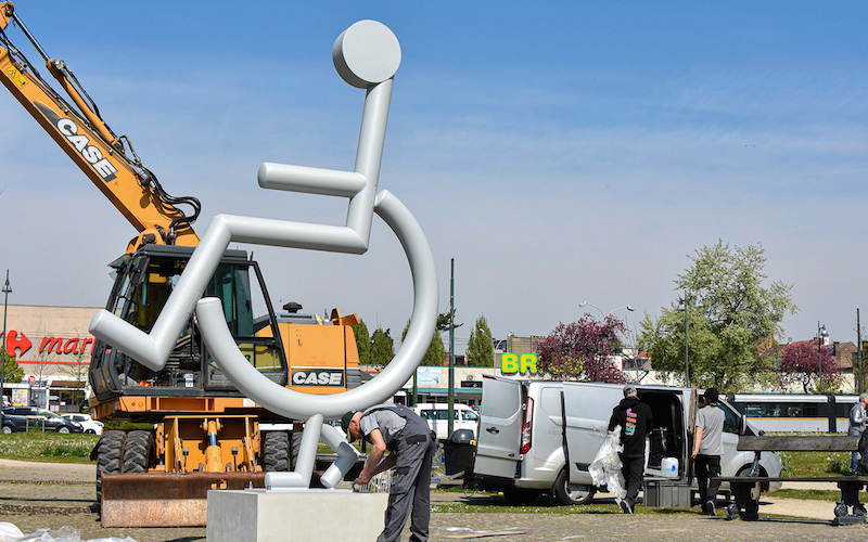 Anderlecht : une statue de 4 mètres pour visibiliser le handicap