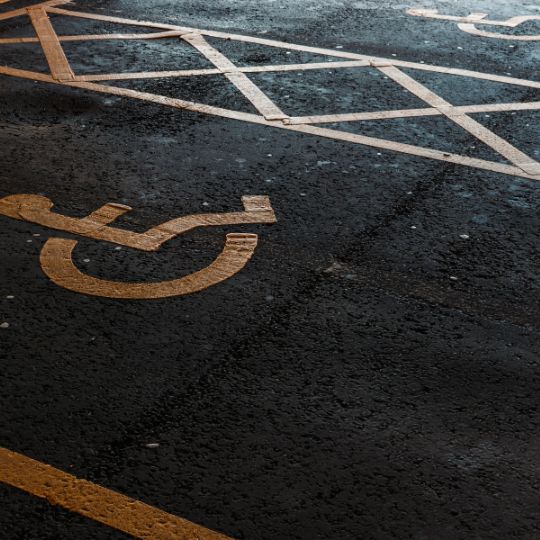 Place de parking personne en situation de handicap